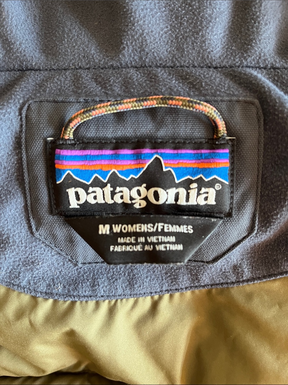 Patagonia® Worn Wear W's Bivy Hooded Vest in Smolder Blue and Fatigue Green Sz M - Picture 3 of 10